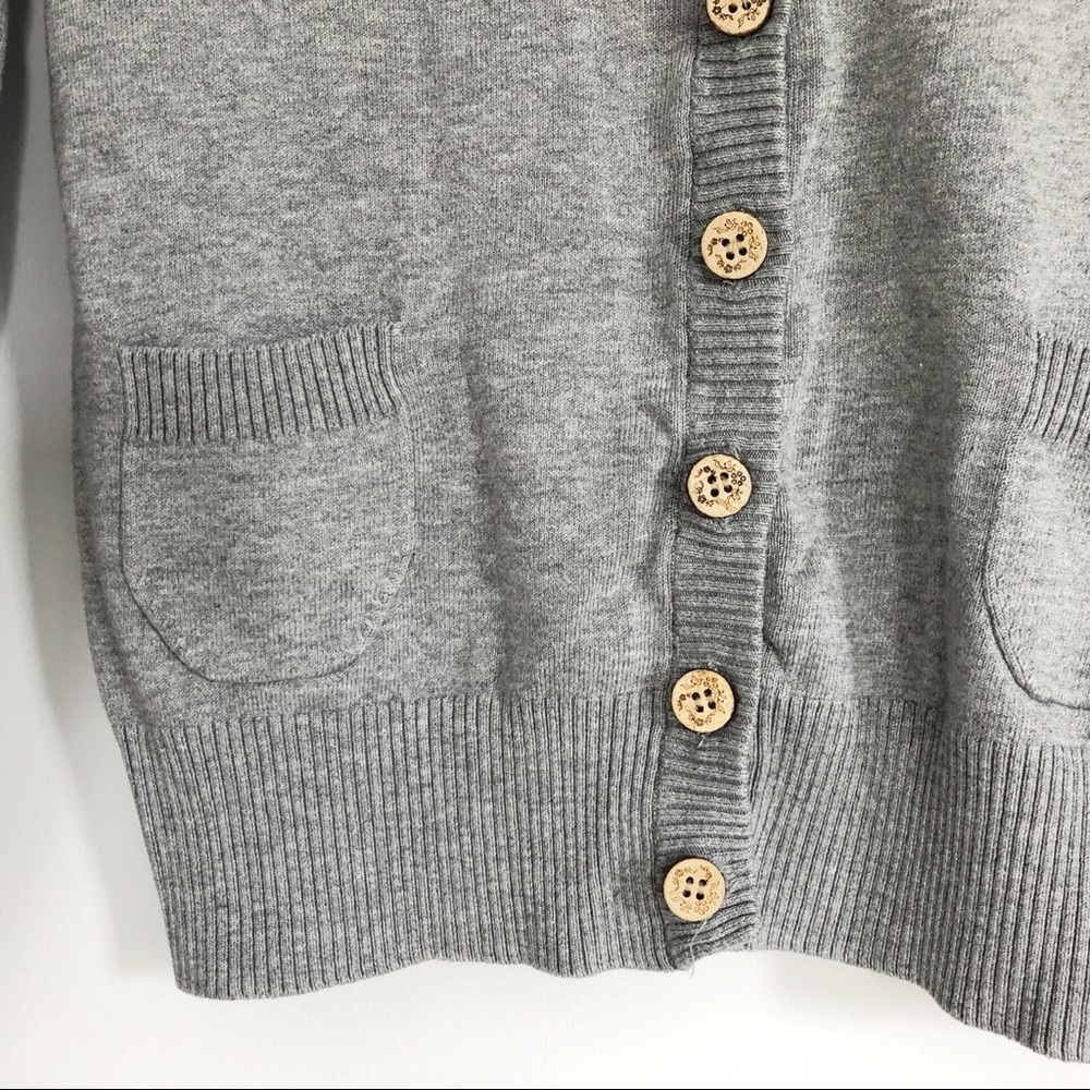 Cardigan with contrast buttons - Picture 3 of 4